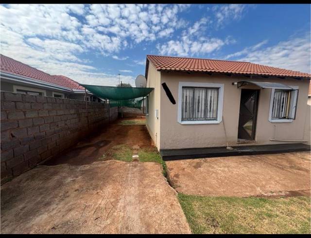 2 BEDROOM HOUSE FOR SALE IN VOSLOORUS